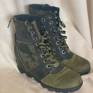 Sorel Joan of Arctic Wedge Bootie (camo)